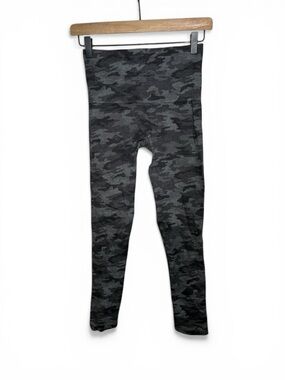 SPANX Seamless Camo Printed Leggings Crops Size Medium